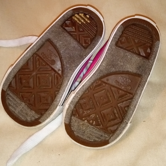 Hot pink toddler chucks - Picture 4 of 7